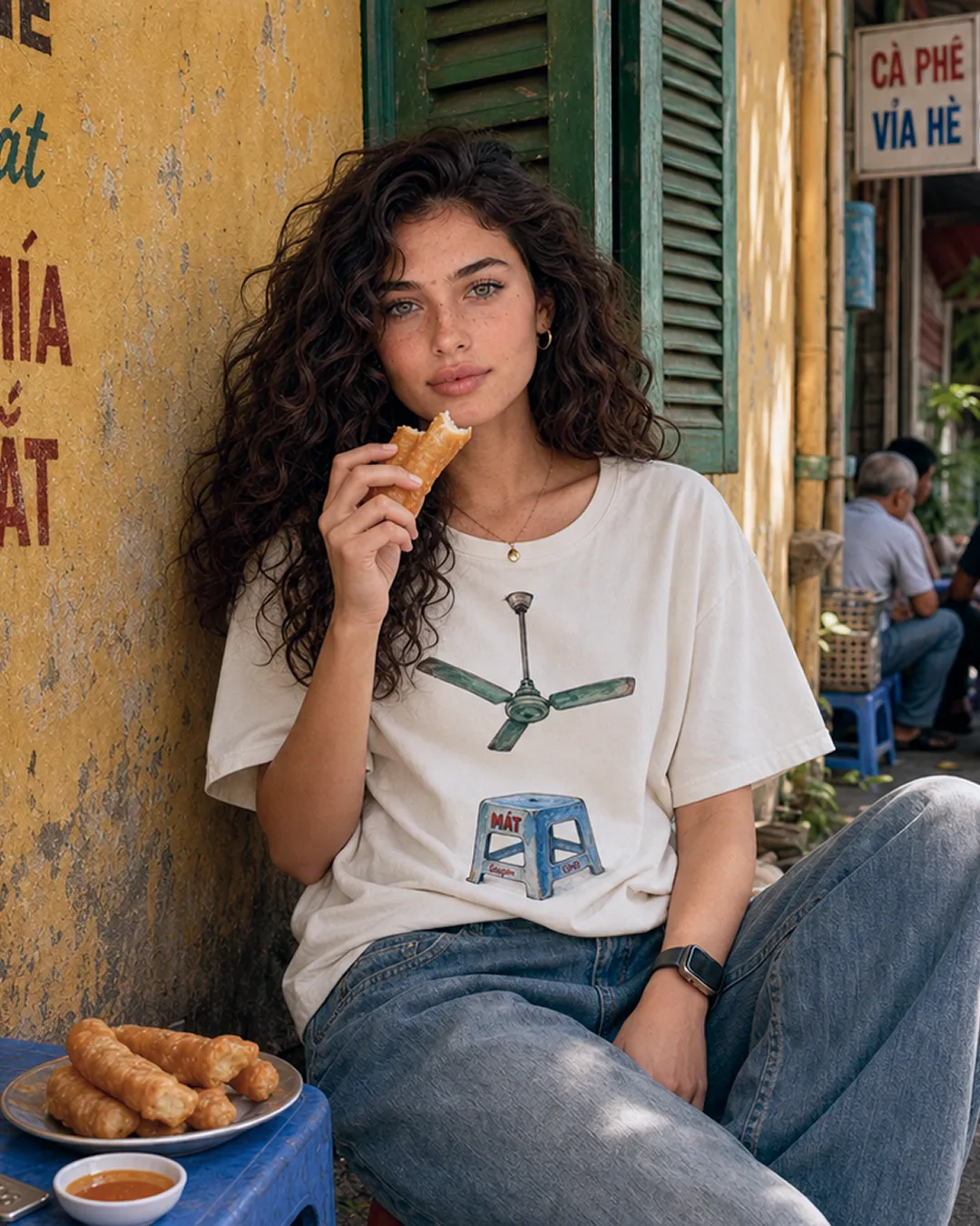 HERA — Fan & Stool tee, close up